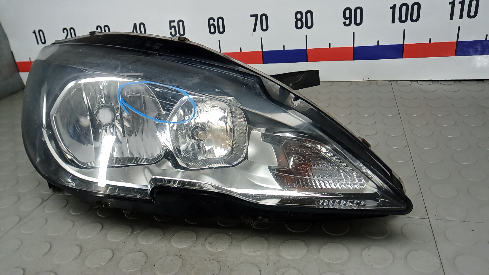 Фара правая