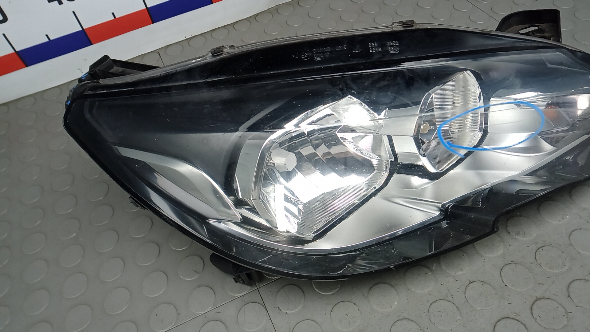 Фара правая