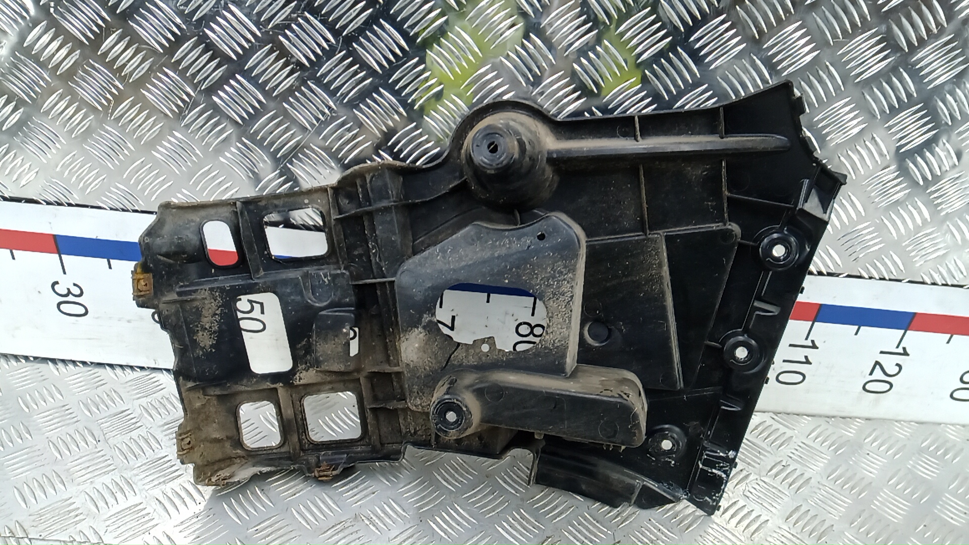 Кронштейн заднего бампера