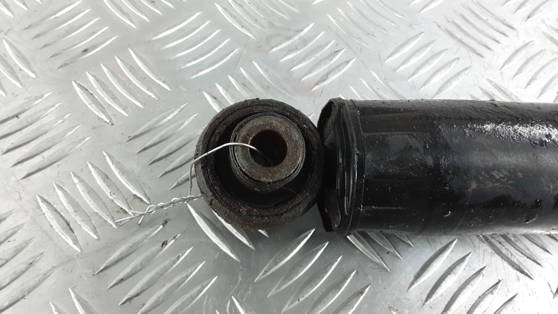 Амортизатор задний (стойка)