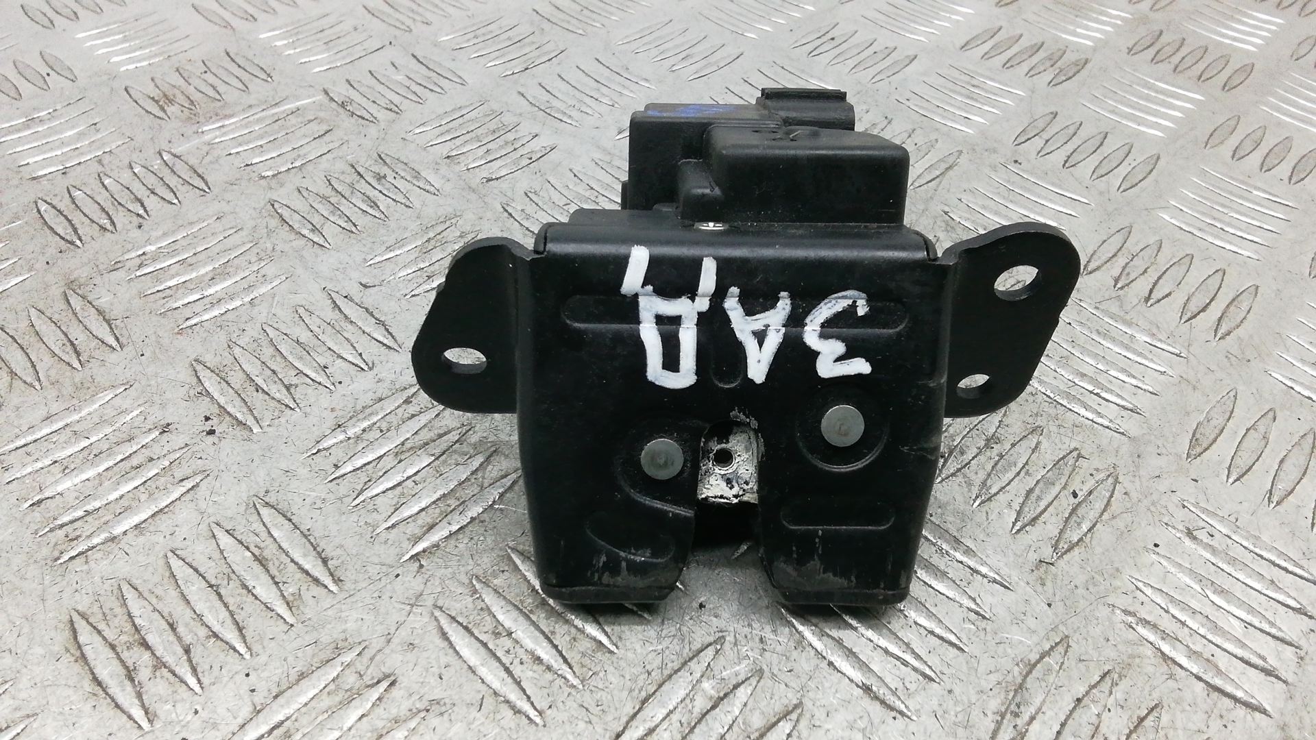 Замок багажника