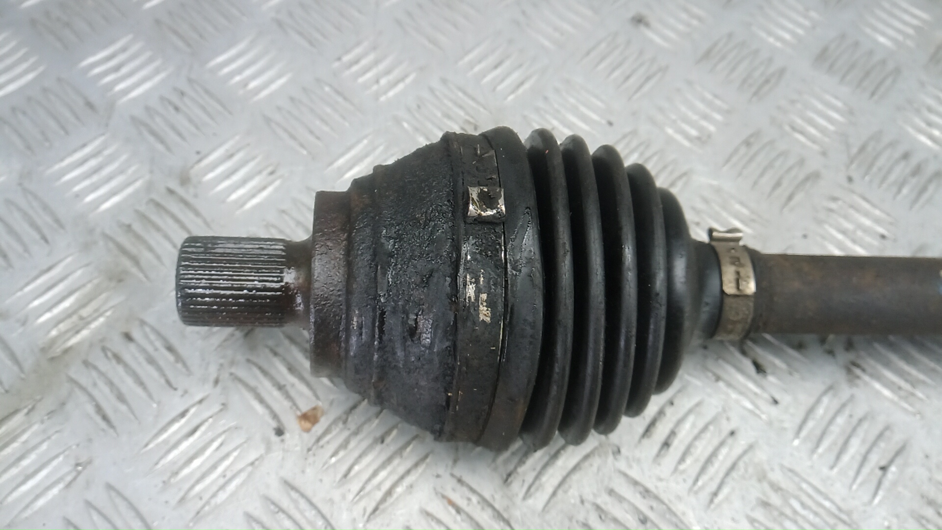 Полуось передняя левая