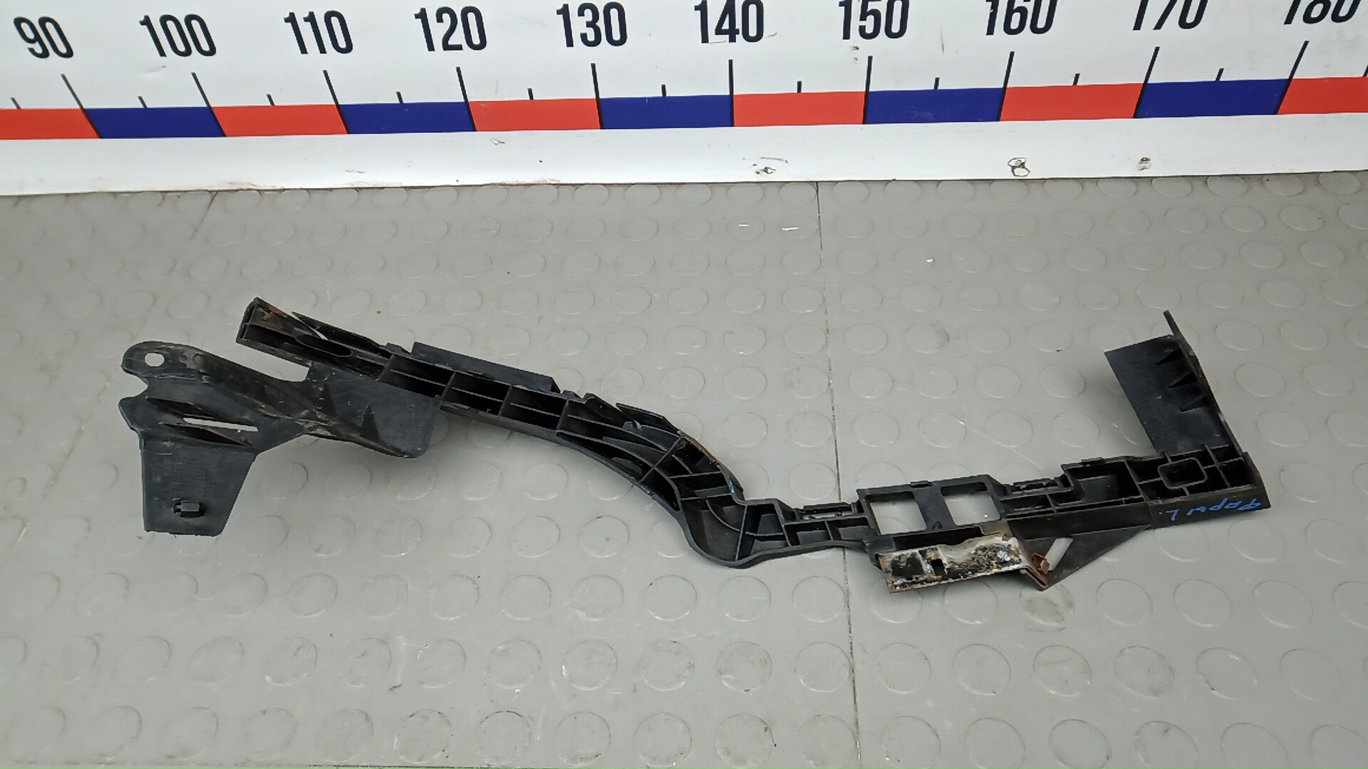 Крепеж фары