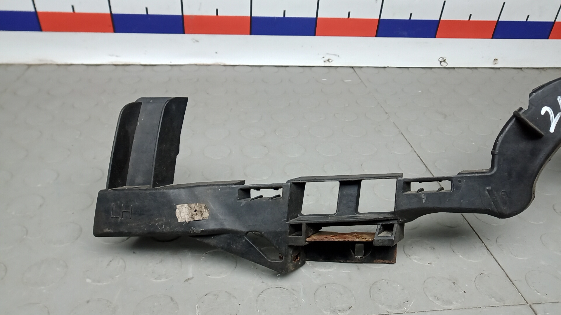 Крепеж фары