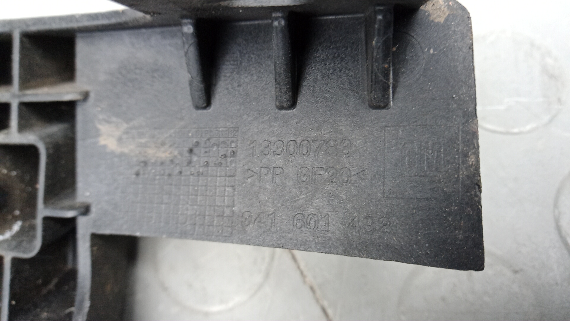 Кронштейн фар правый