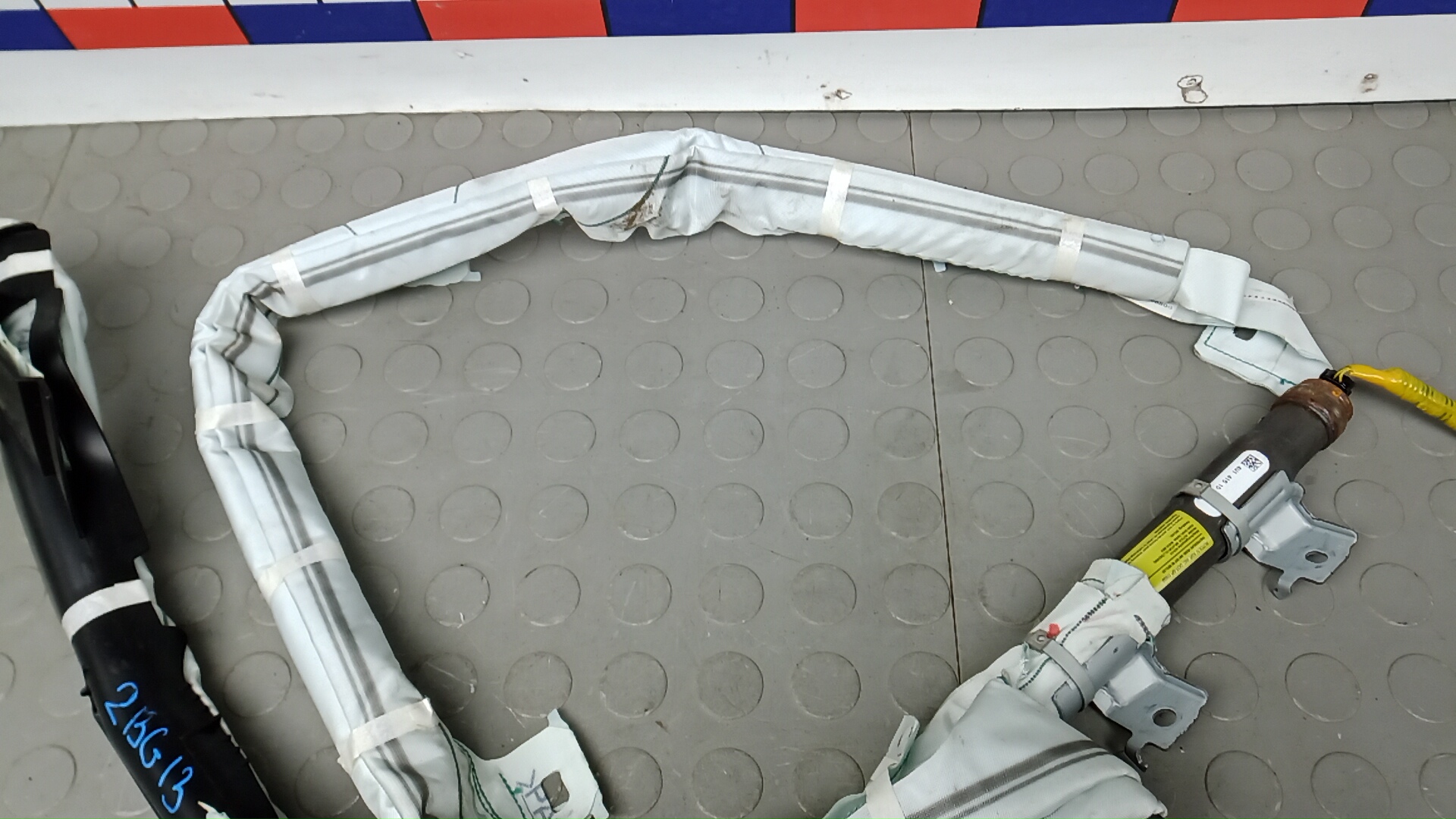 Подушка безопасности боковая (шторка)