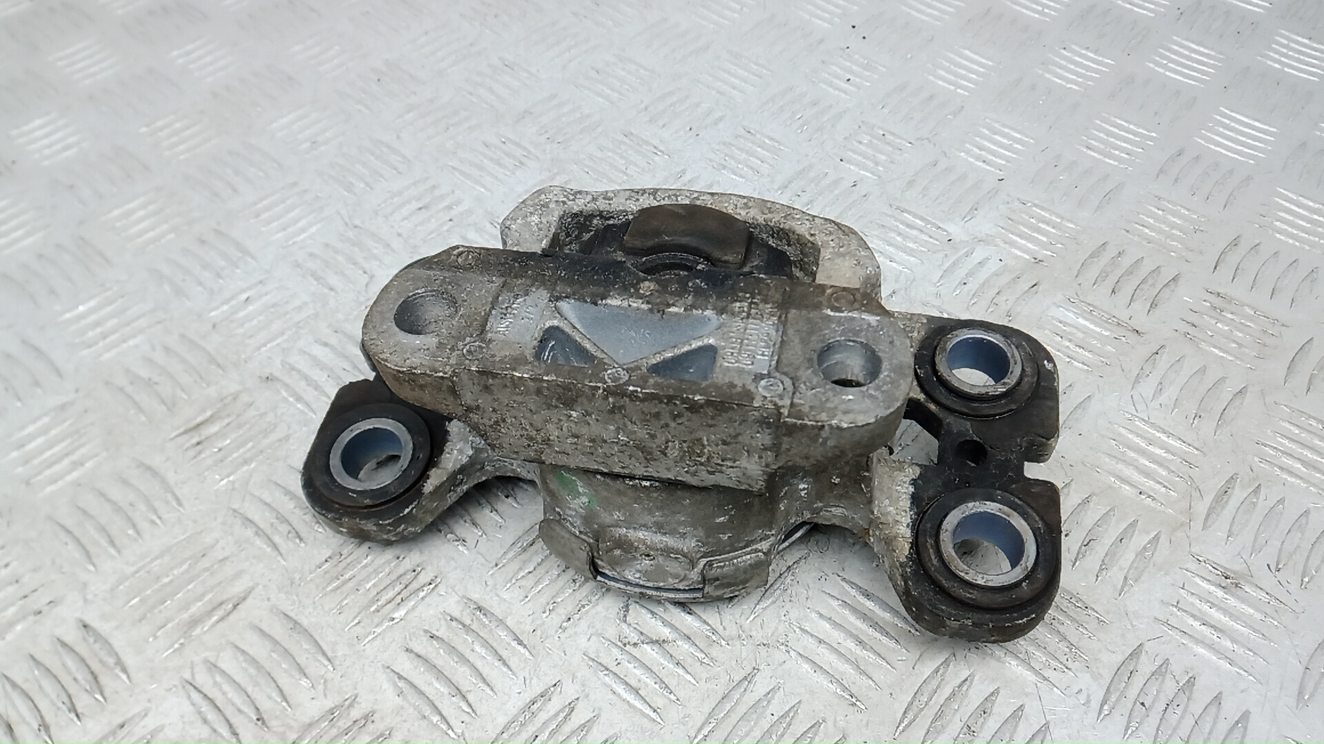 Опора двигателя