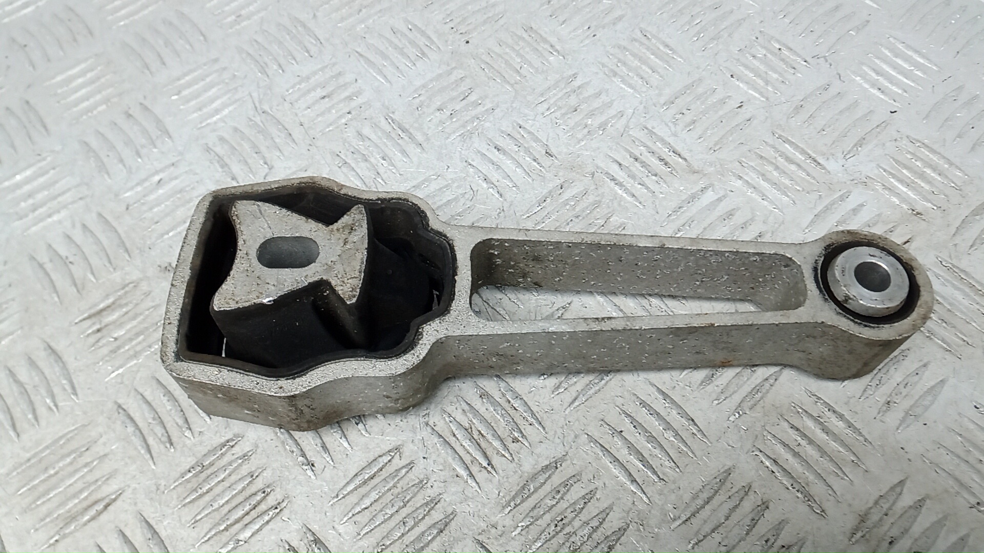 Опора двигателя