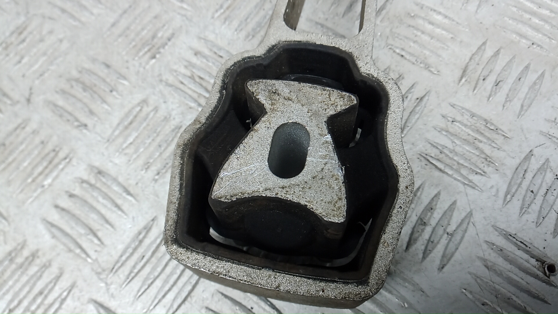 Опора двигателя