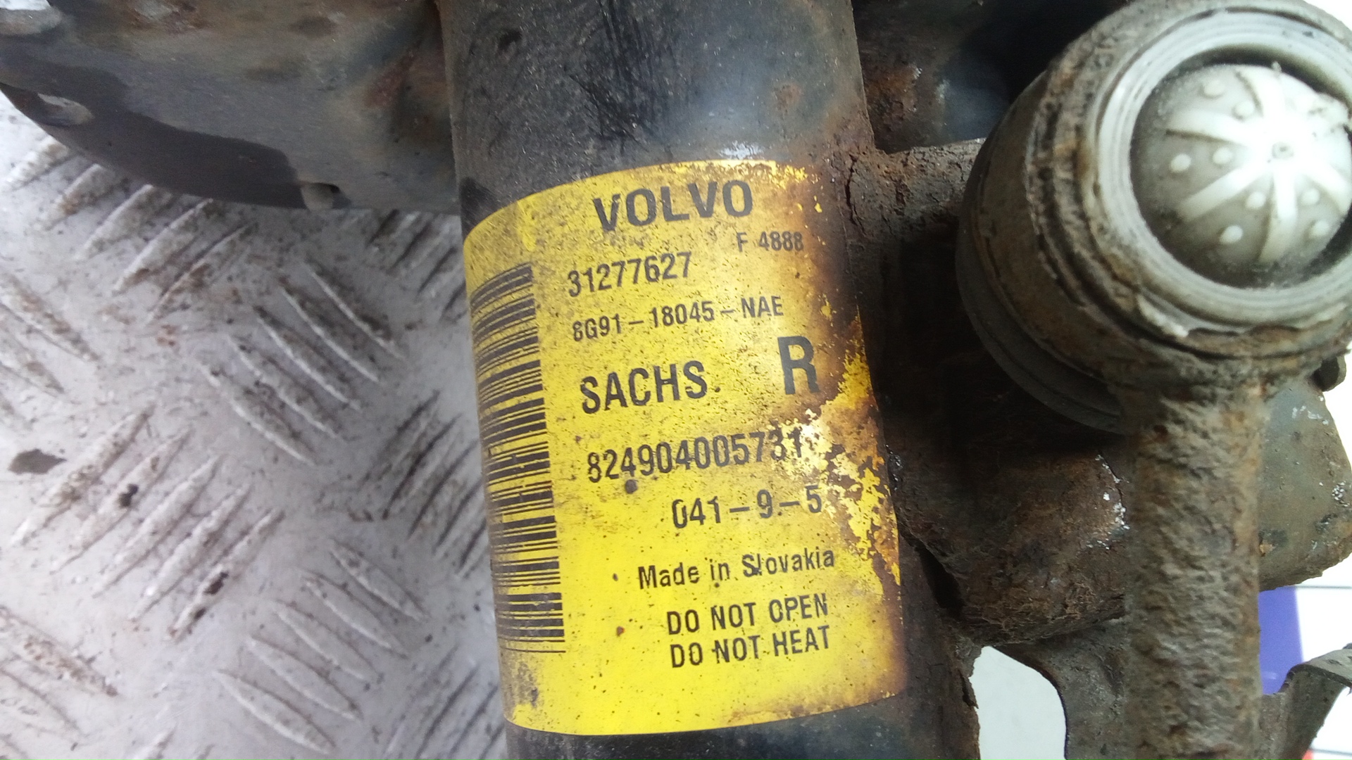 Амортизатор передний правый