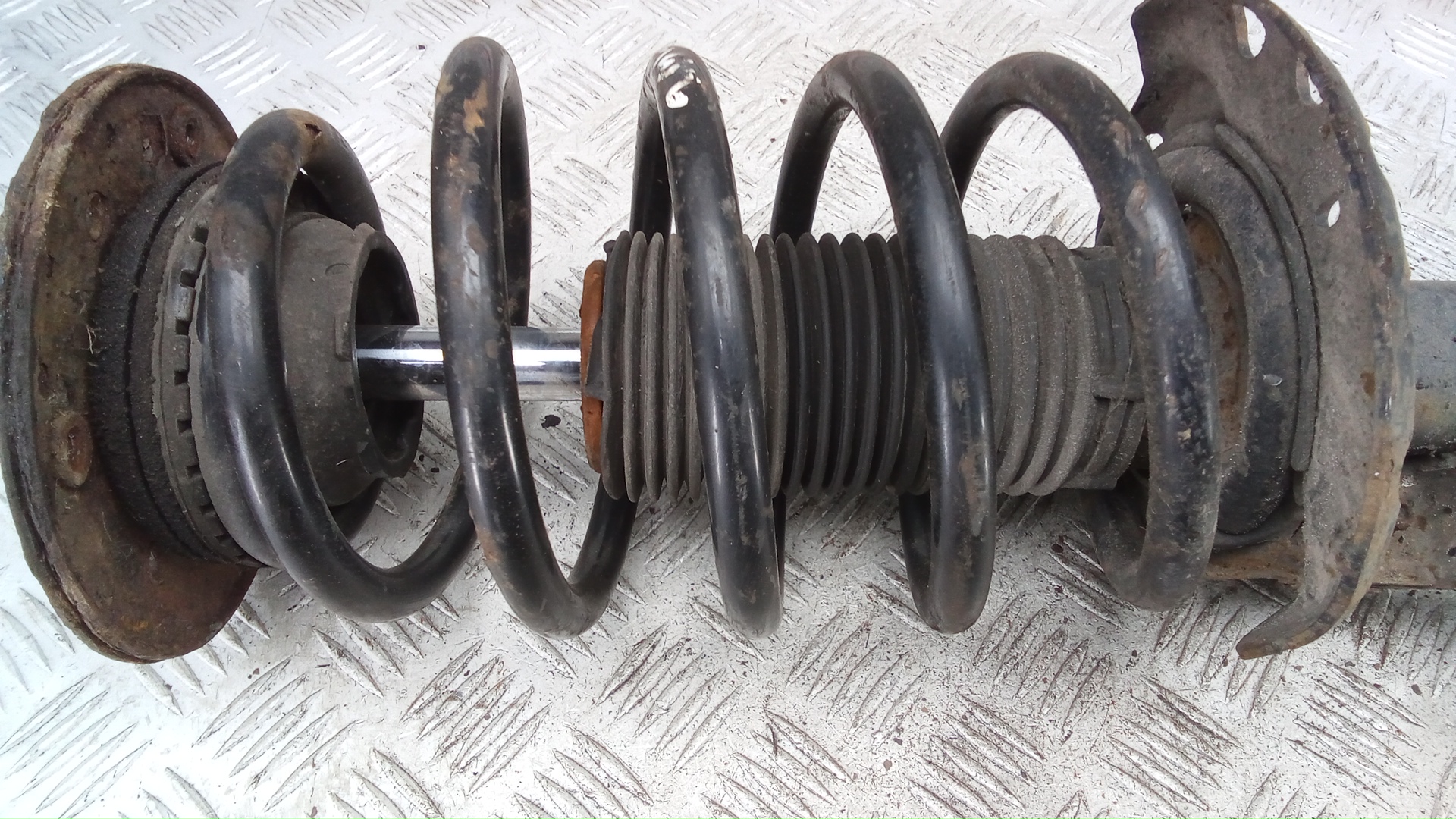 Амортизатор передний правый