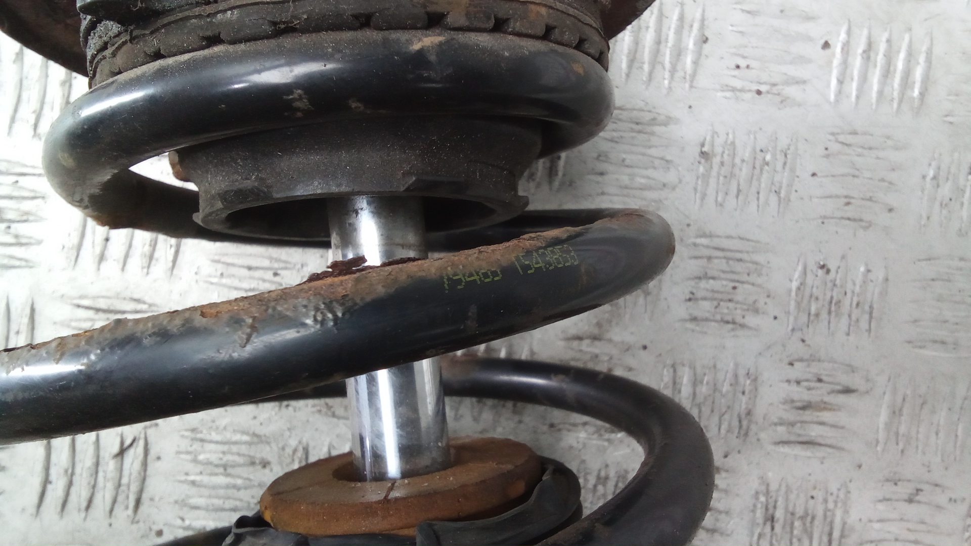 Амортизатор передний правый