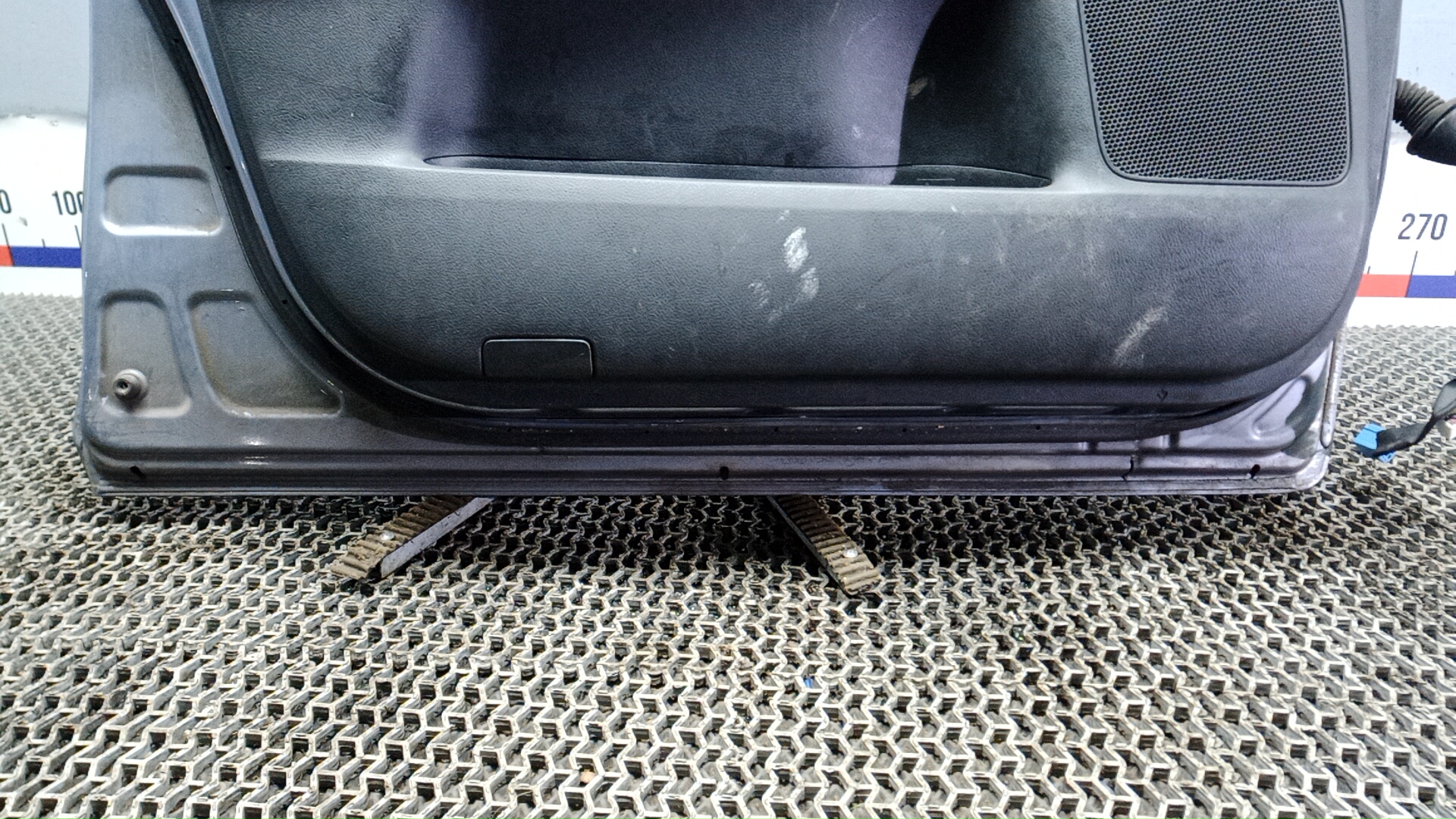 Дверь передняя левая