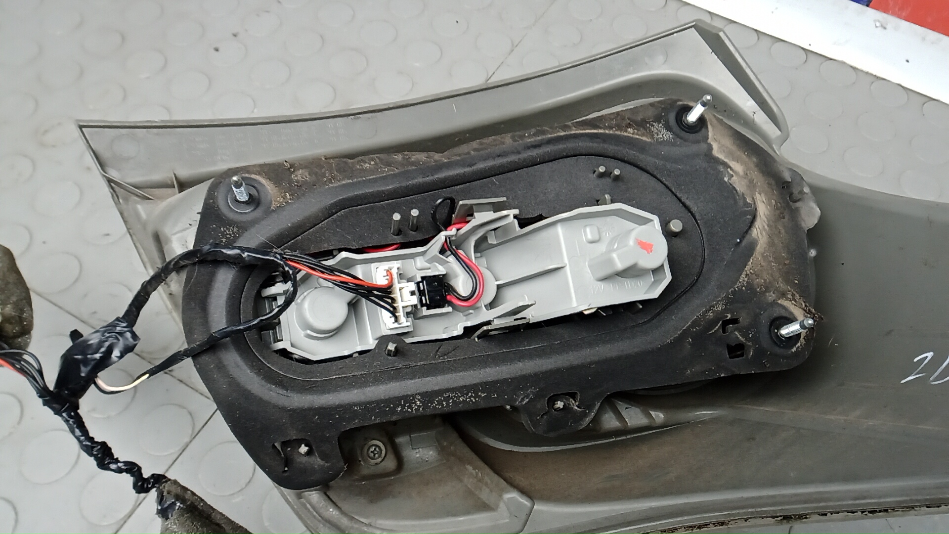 Фонарь задний левый