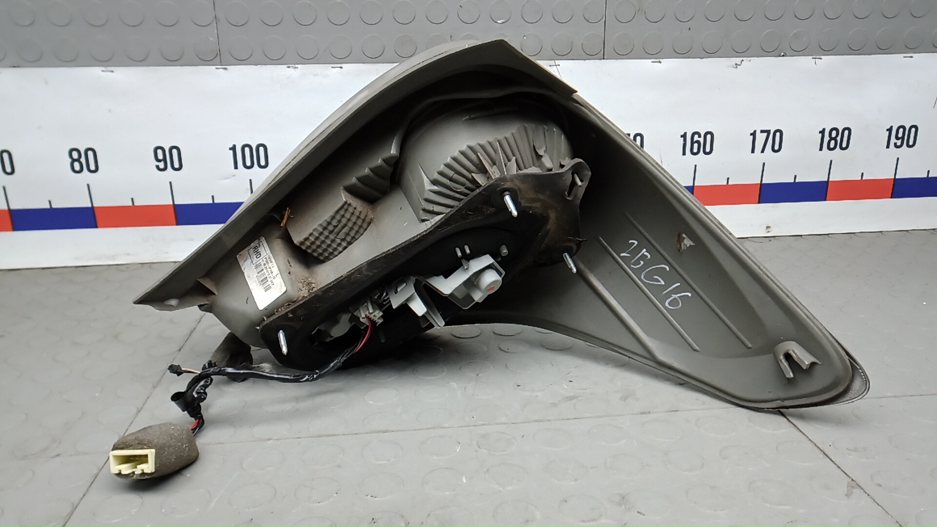 Фонарь задний левый