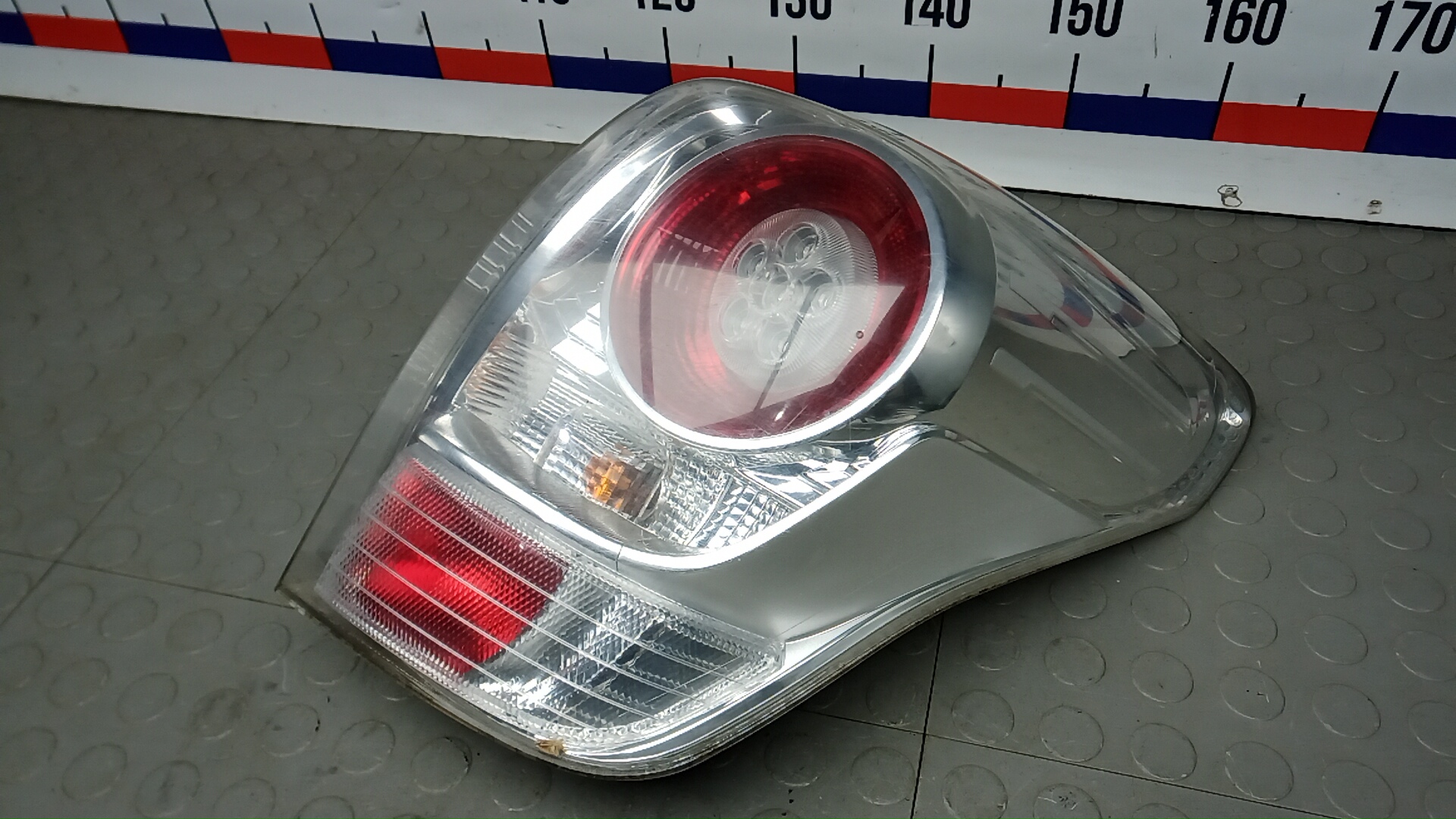 Фонарь задний правый