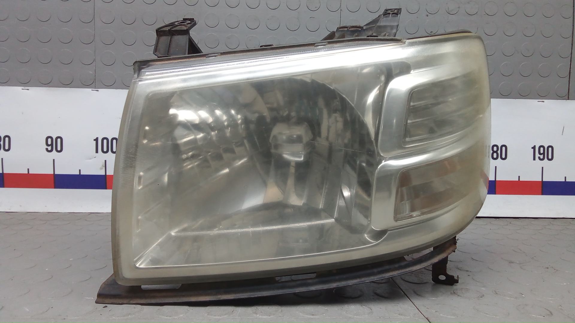 Фара левая