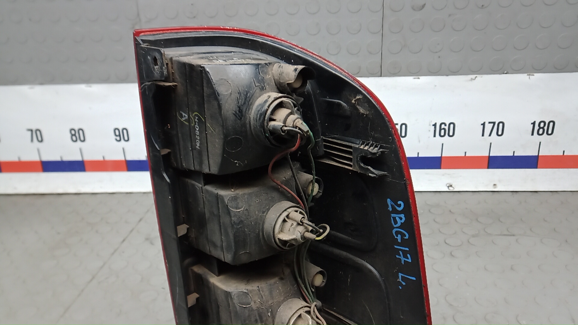 Фонарь задний левый