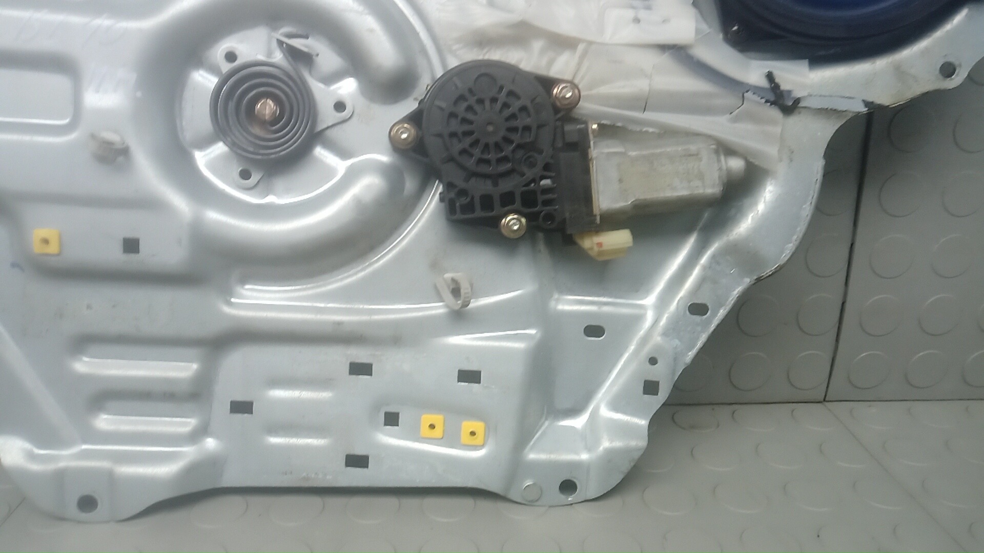 Стеклоподъемник электр. передний правый