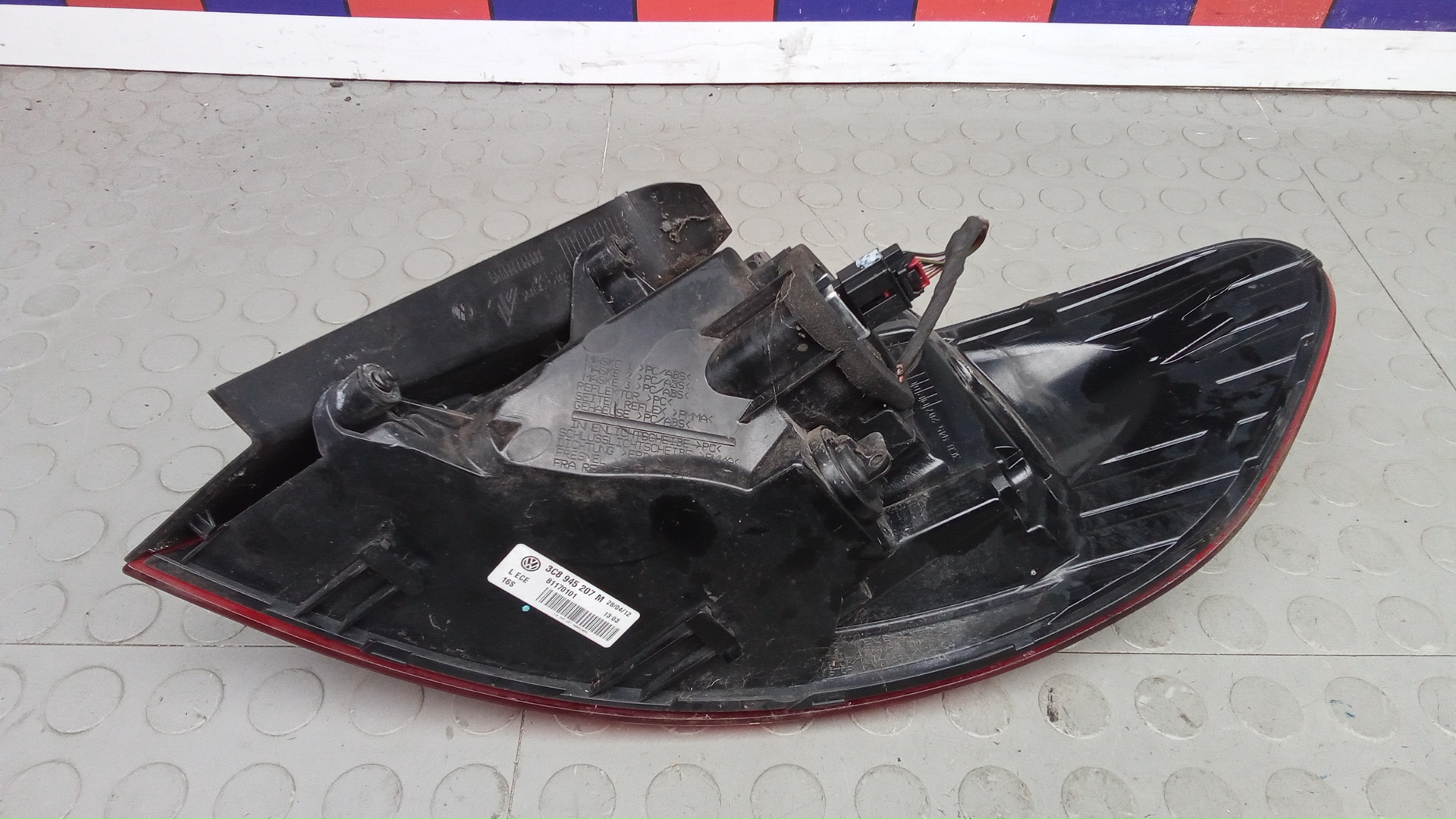 Фонарь задний левый