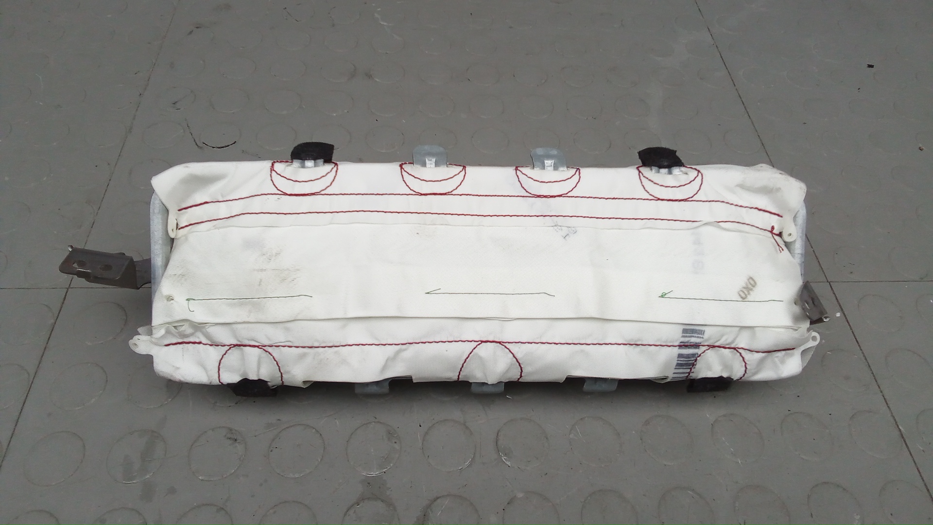 Подушка безопасности пассажирская (в торпедо)