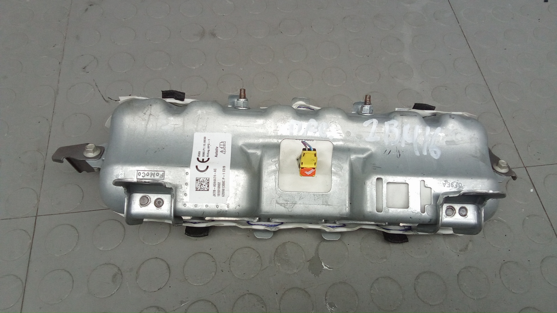 Подушка безопасности пассажирская (в торпедо)