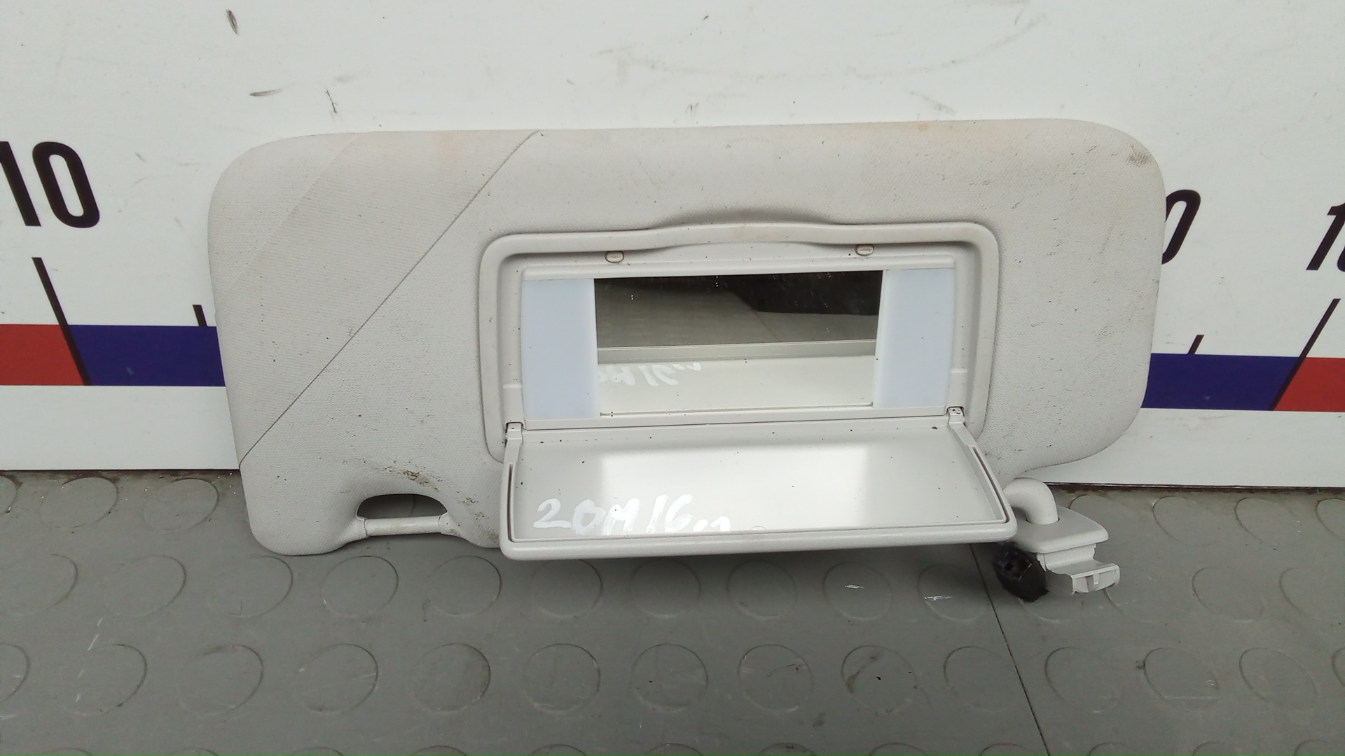 Козырек солнцезащитный