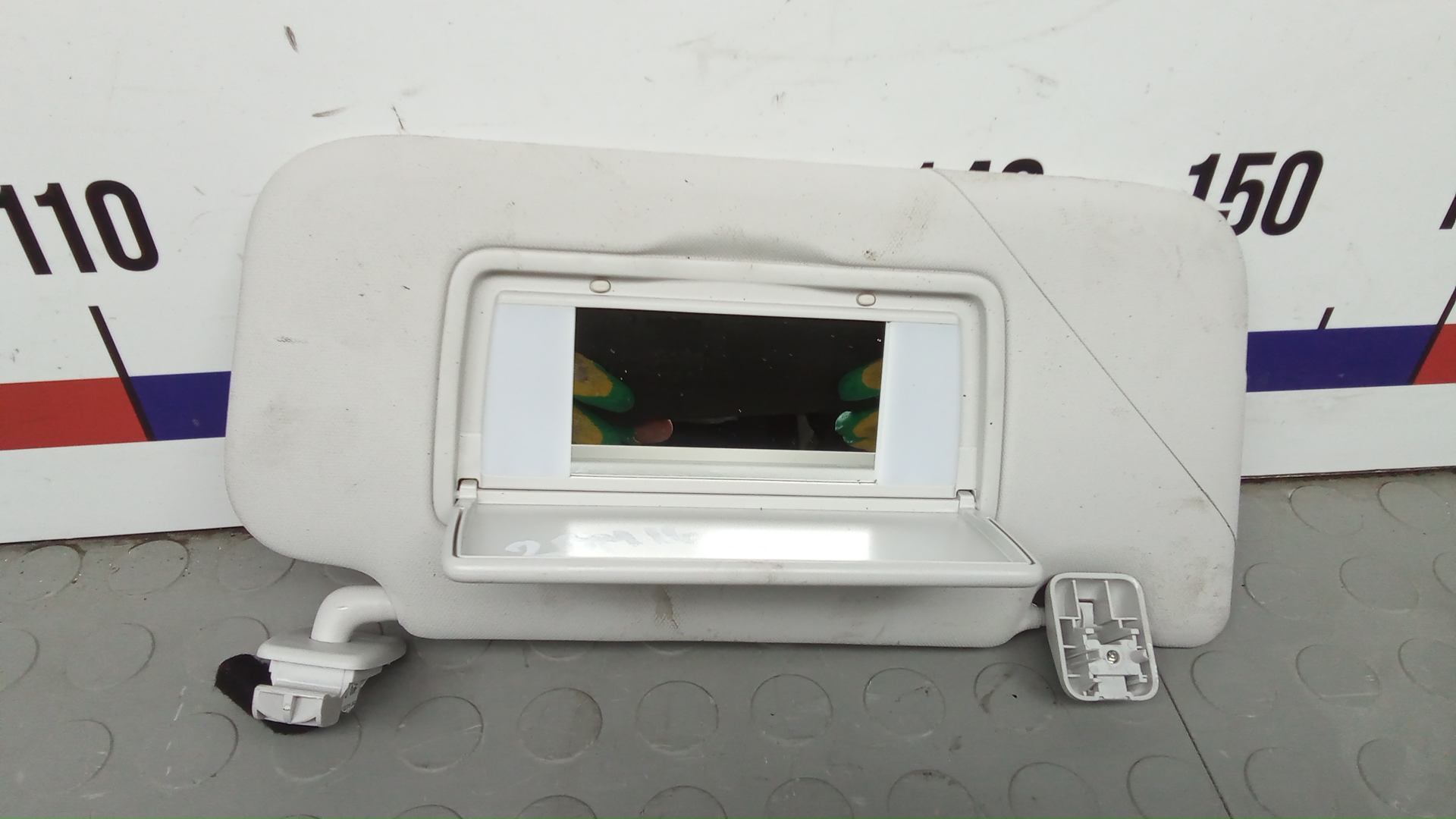 Козырек солнцезащитный