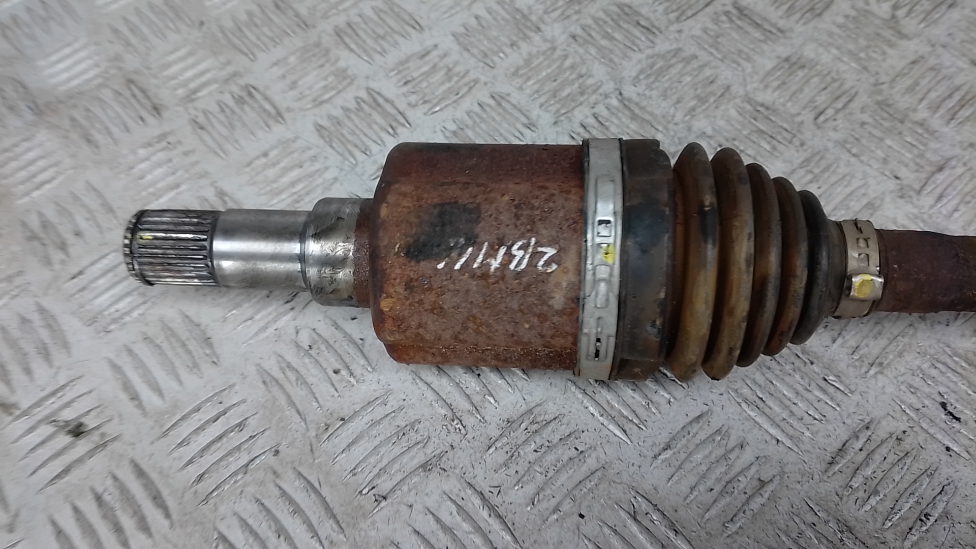 Полуось передняя левая