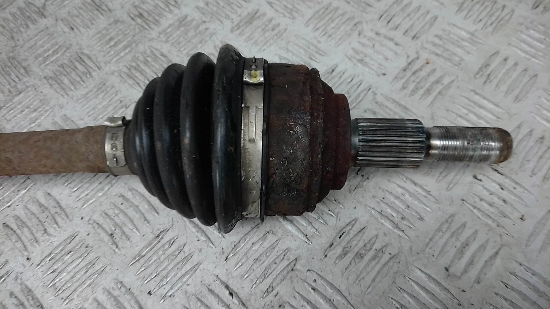 Полуось передняя левая