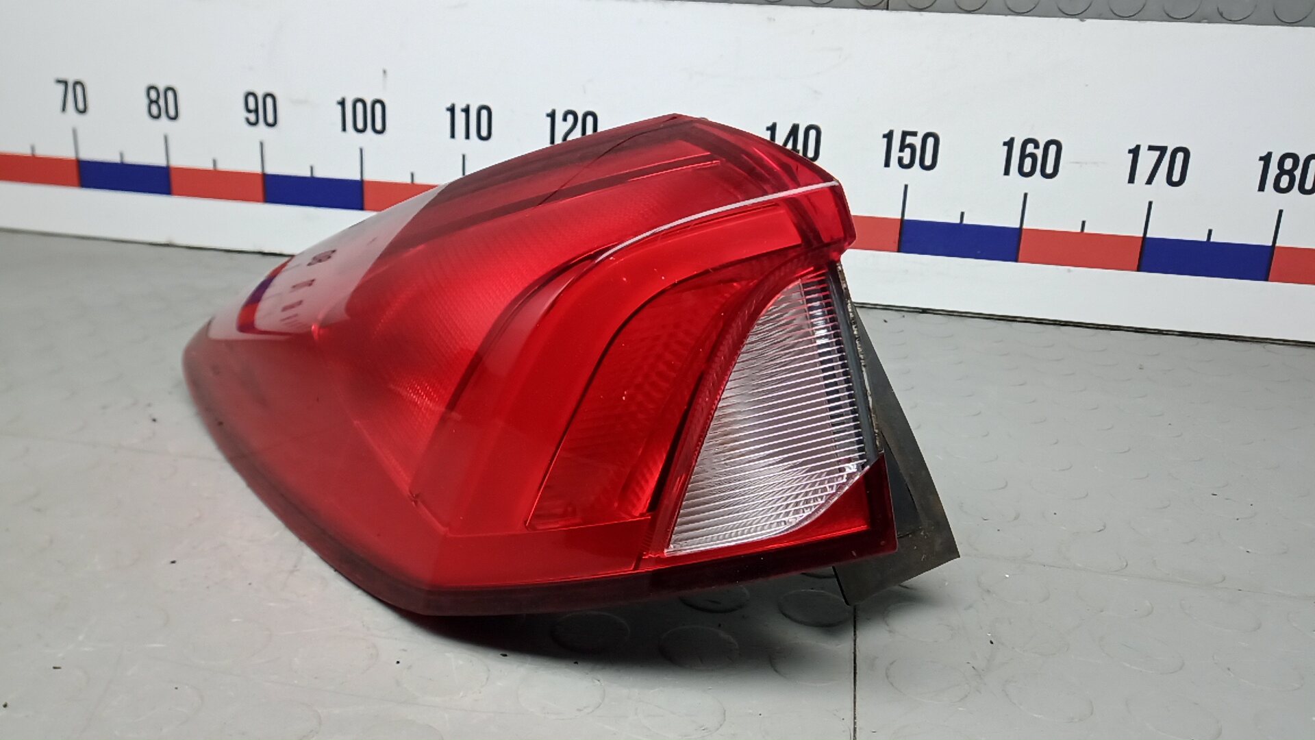 Фонарь задний левый