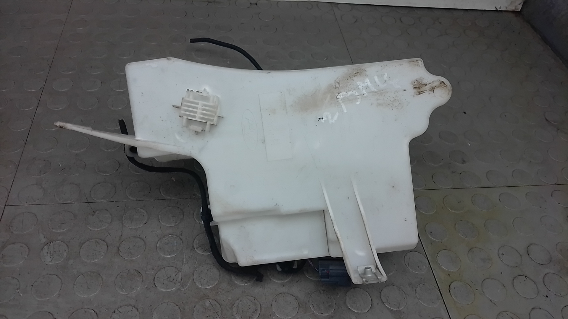 Бачок омывателя лобового стекла