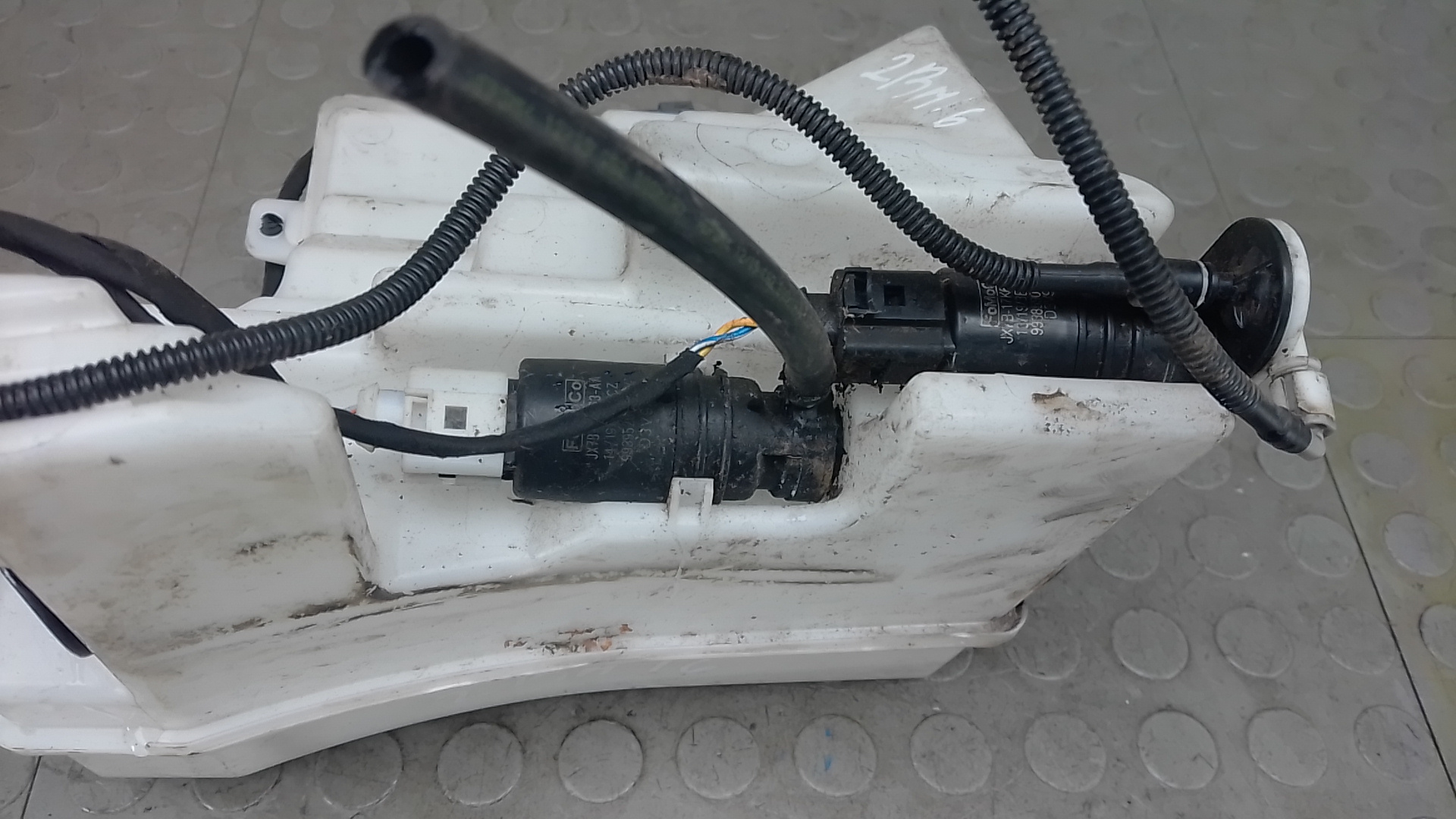 Бачок омывателя лобового стекла