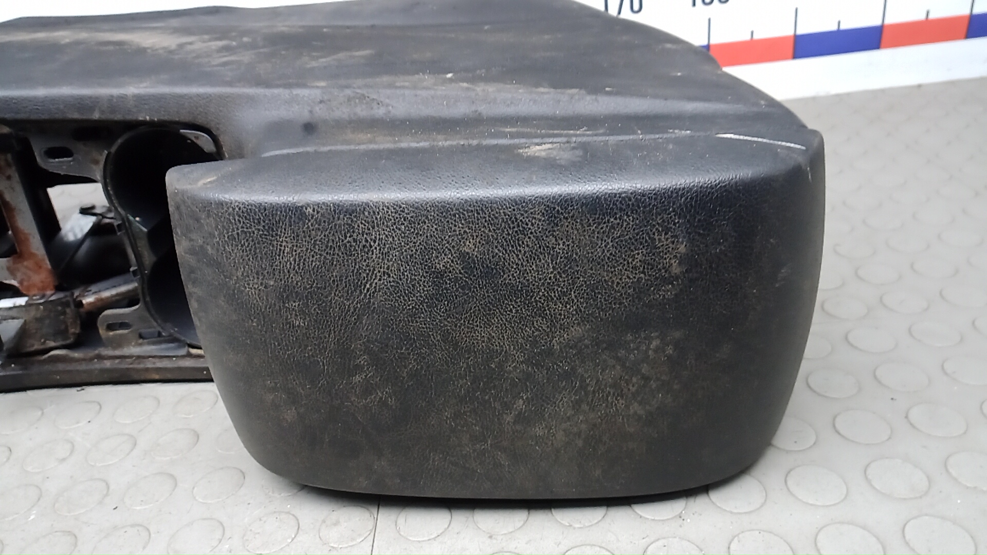 Подлокотник