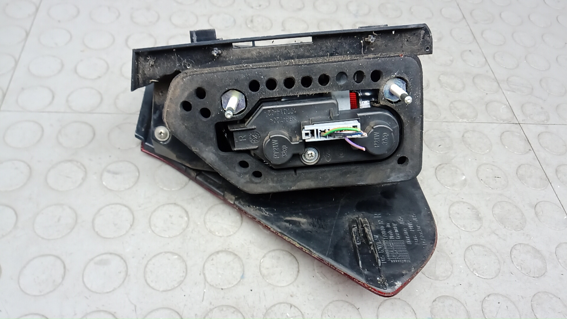 Фонарь задний правый