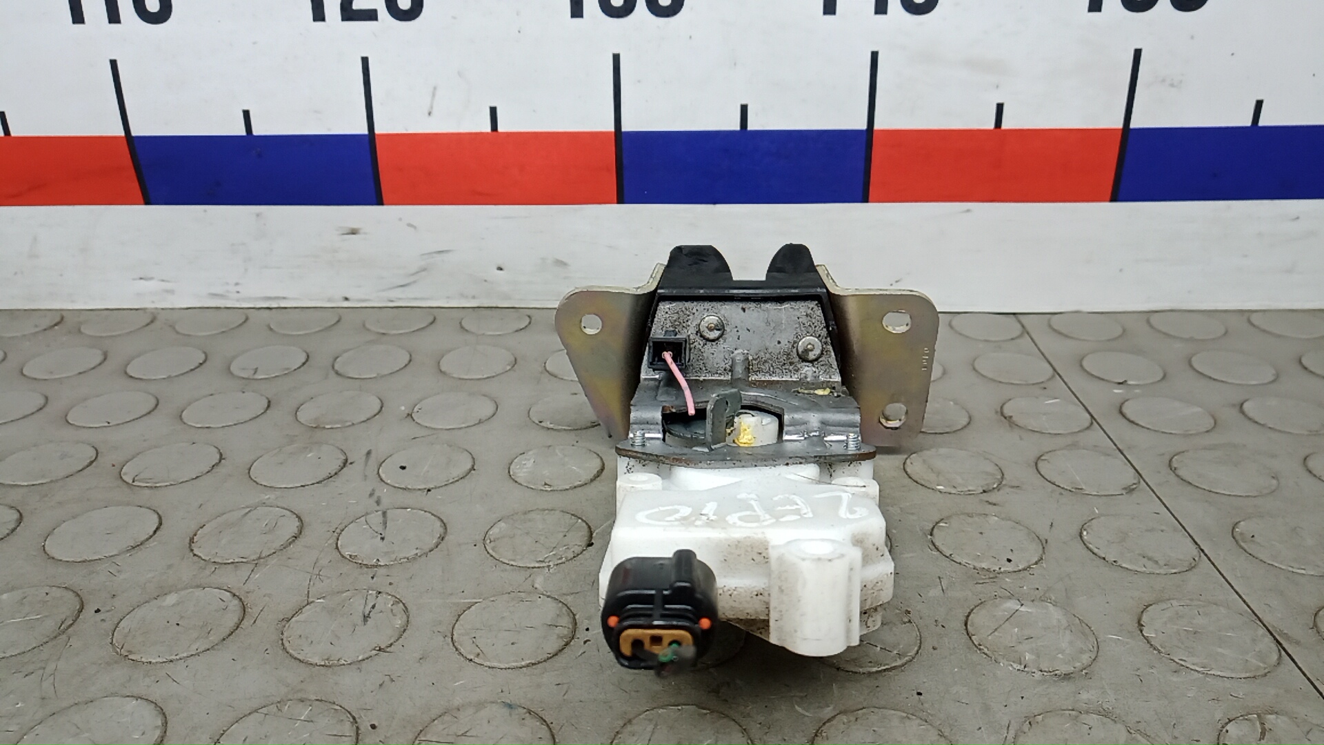 Замок багажника