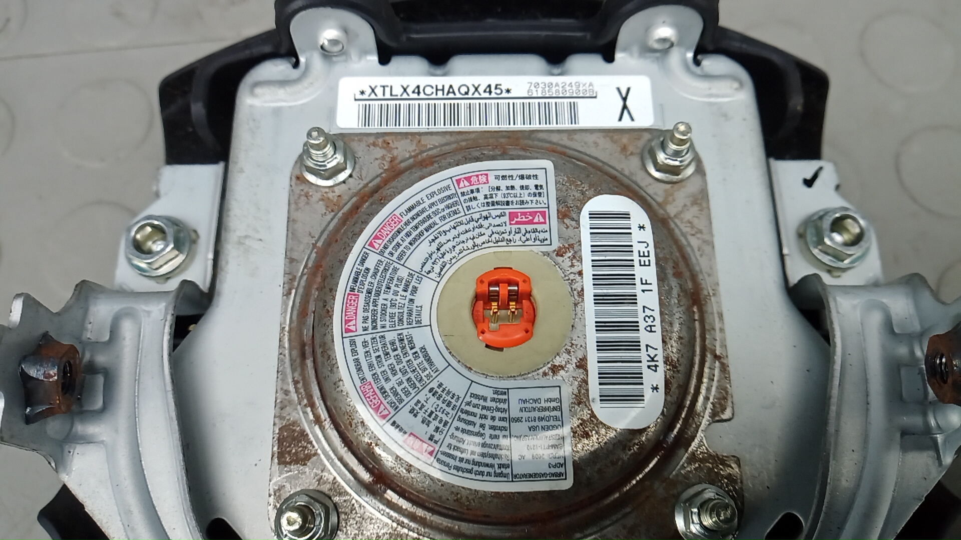 Подушка безопасности в рулевое колесо