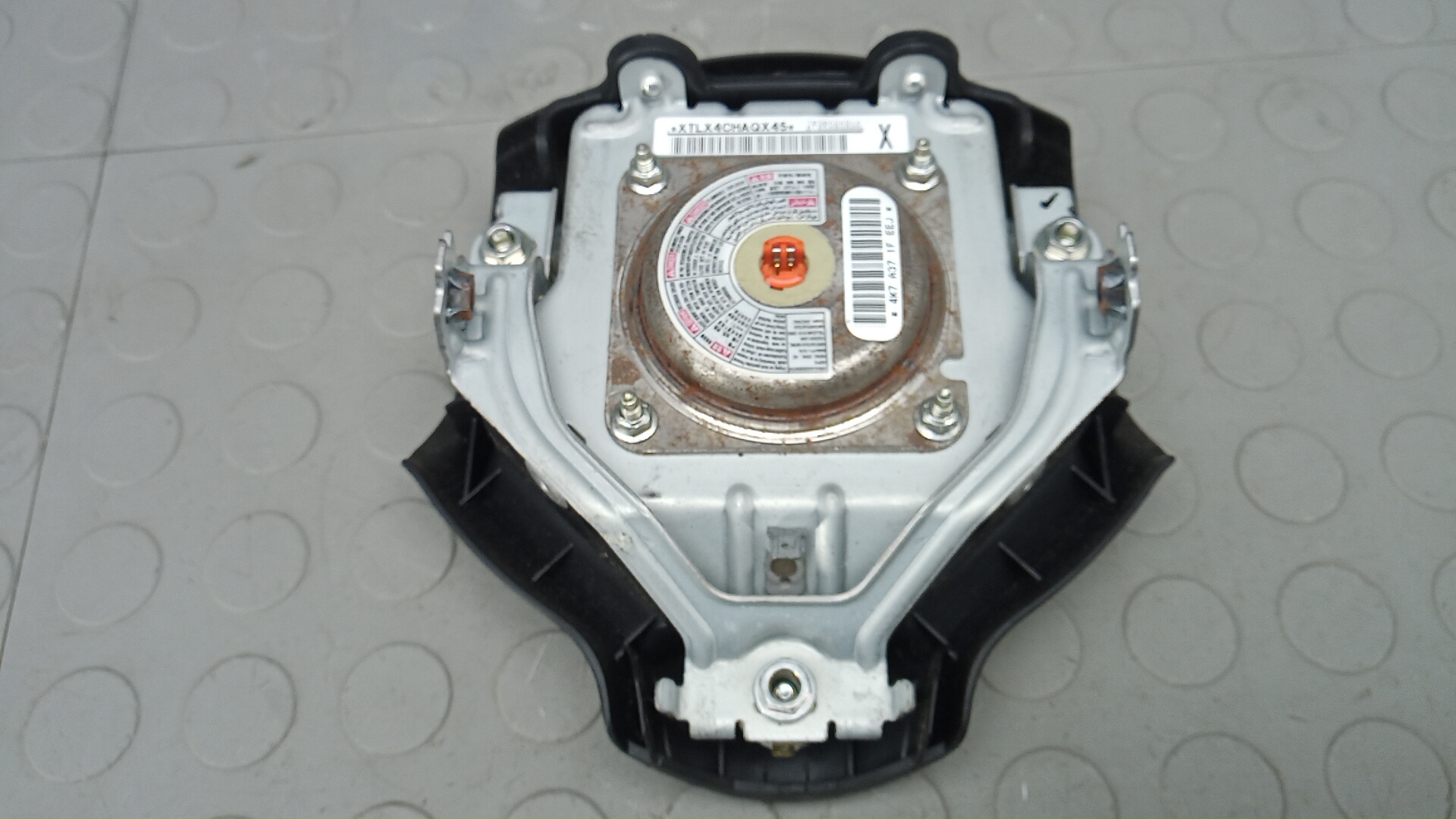 Подушка безопасности в рулевое колесо