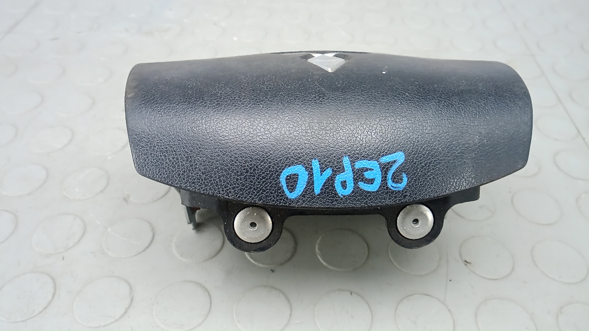 Подушка безопасности в рулевое колесо