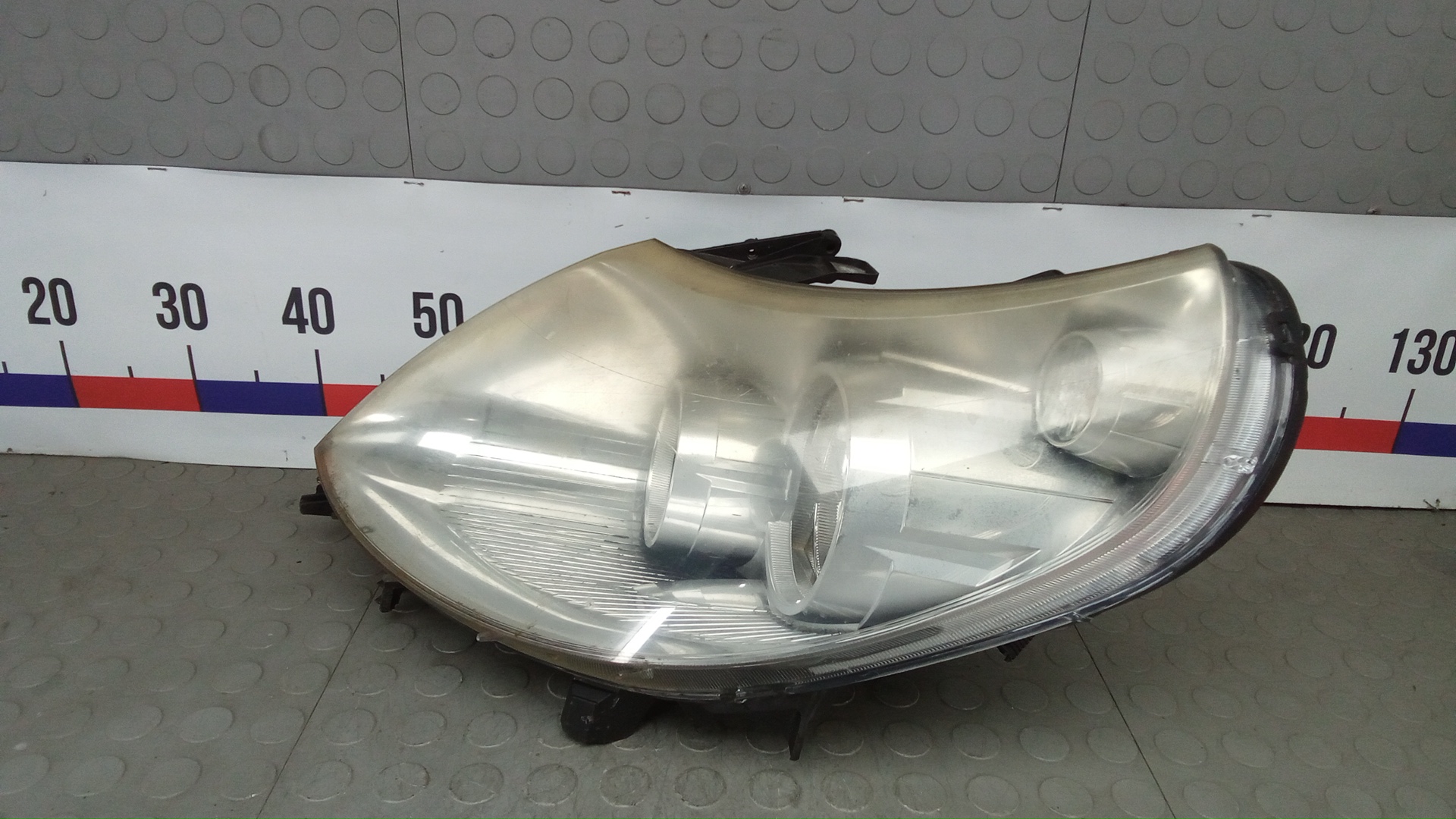 Фара левая