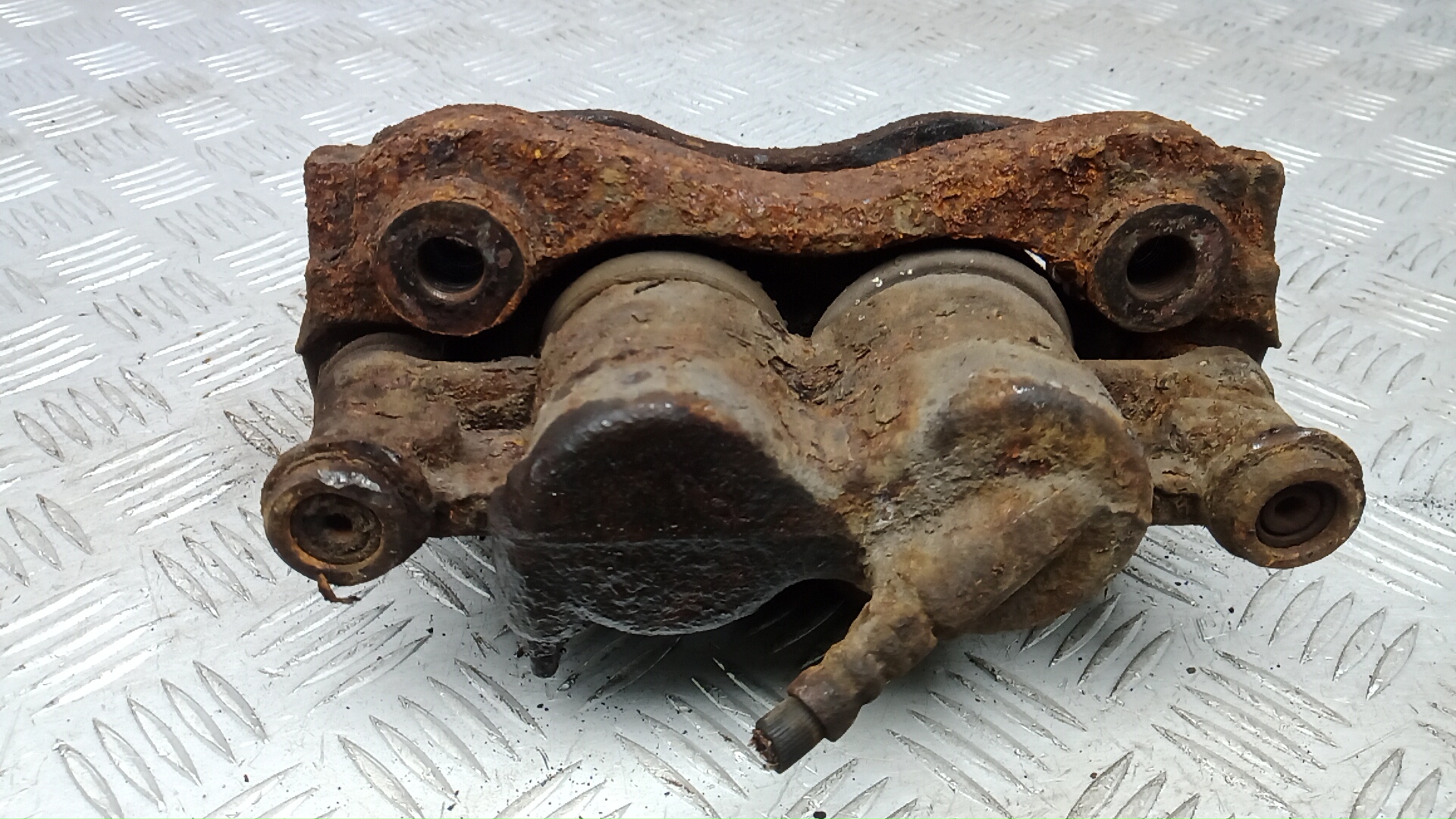 Суппорт передний правый