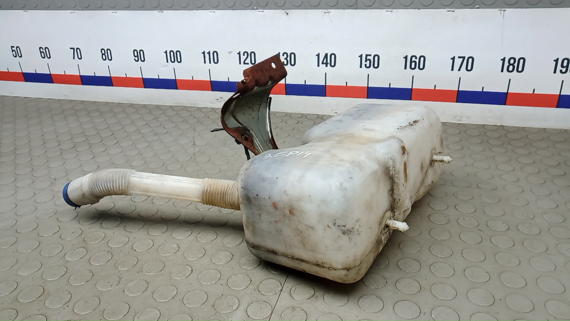 Бачок омывателя лобового стекла