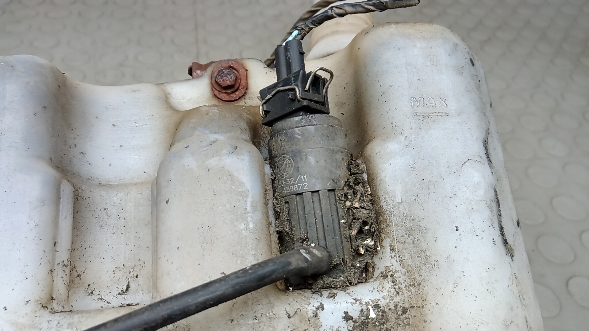 Бачок омывателя лобового стекла