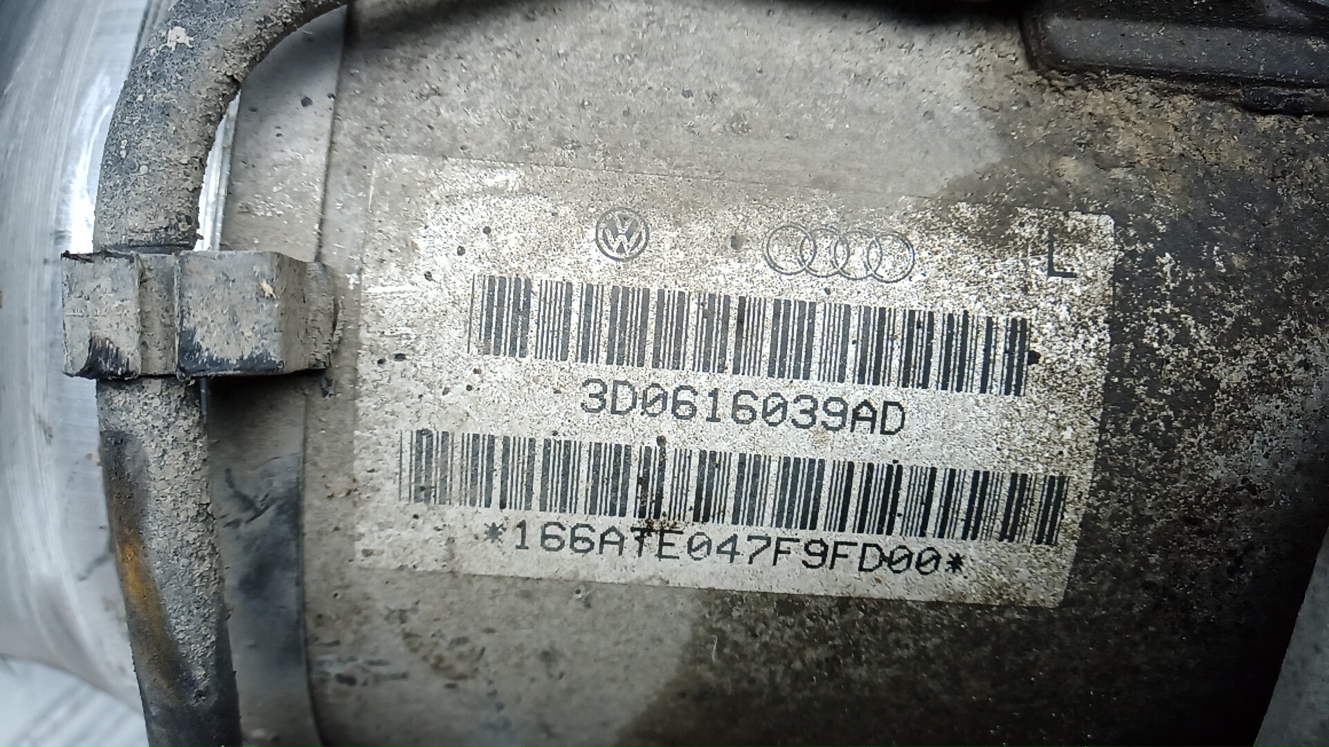 Амортизатор передний левый