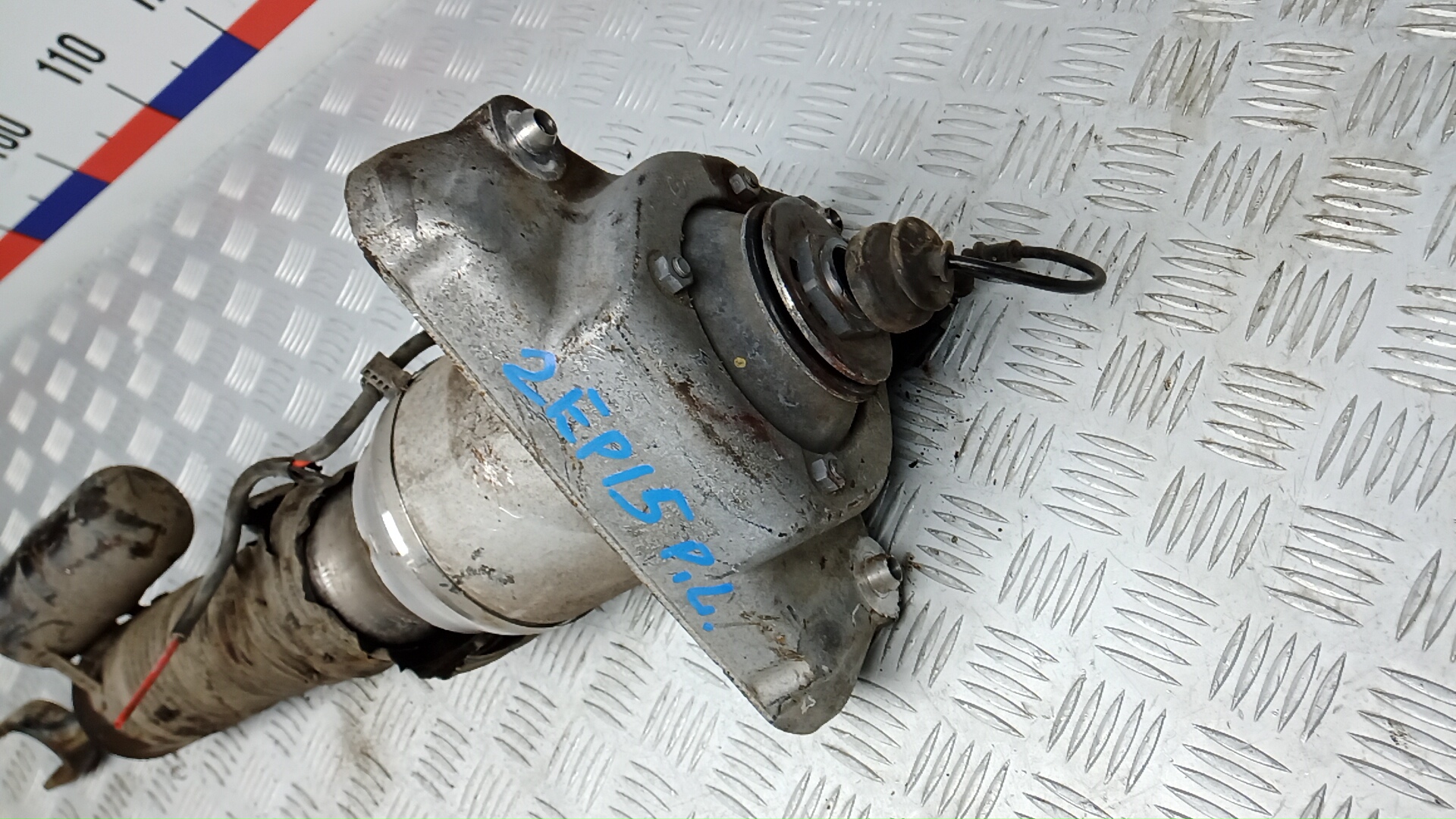 Амортизатор передний левый