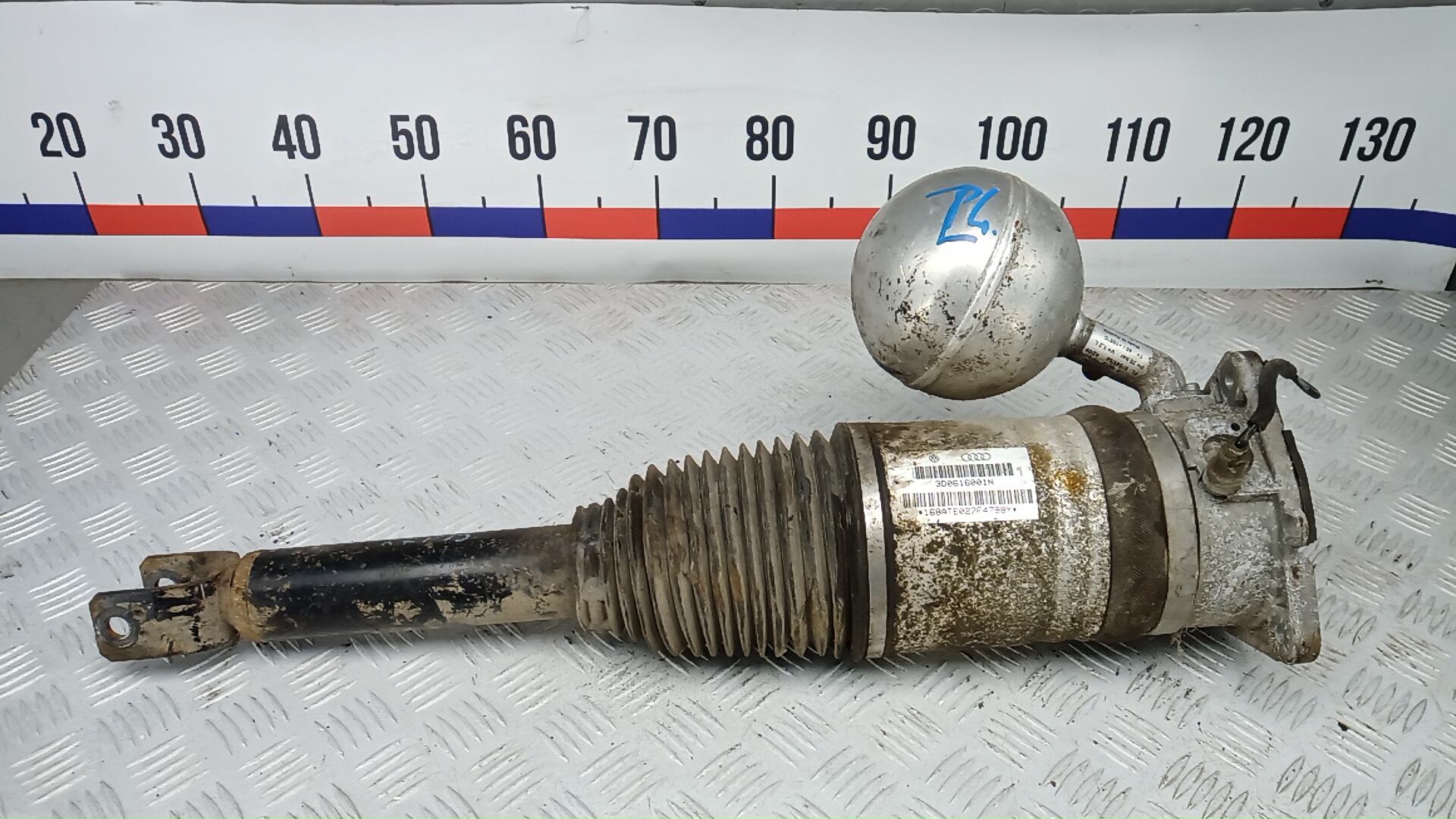 Амортизатор задний левый