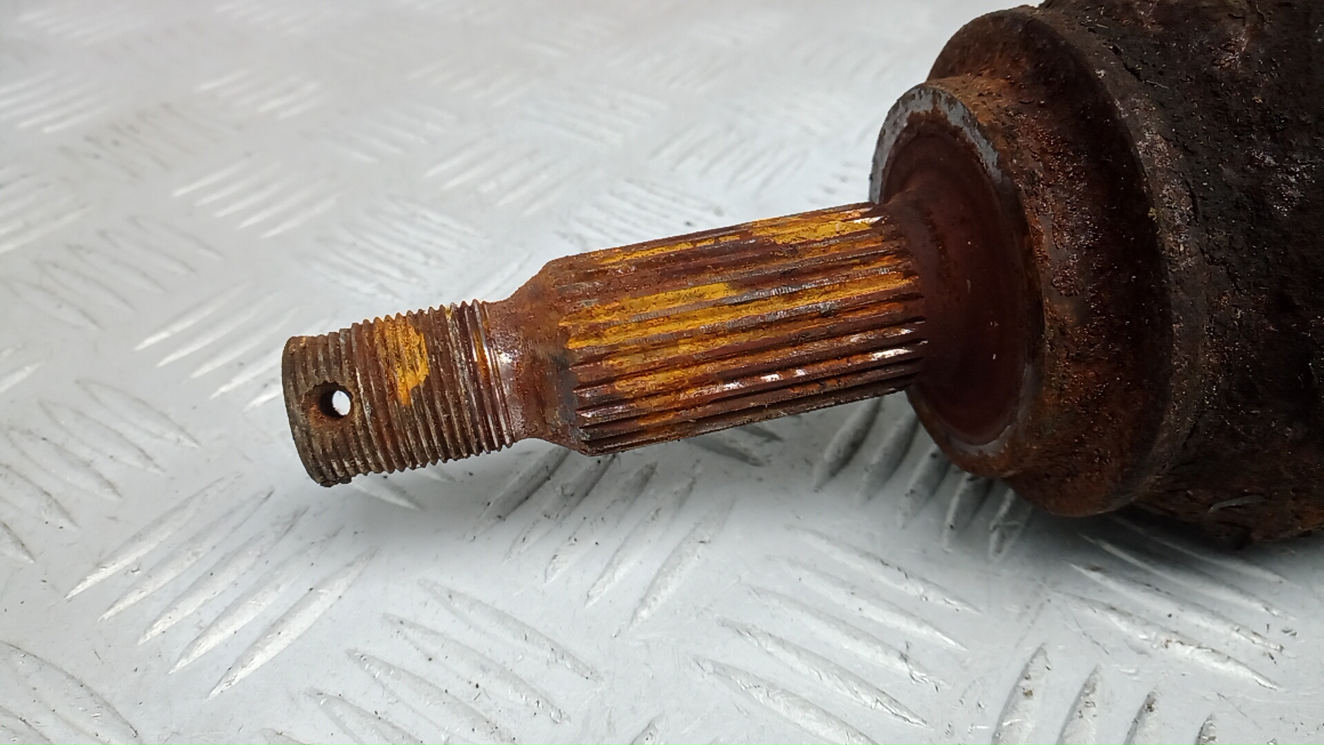 Полуось передняя левая