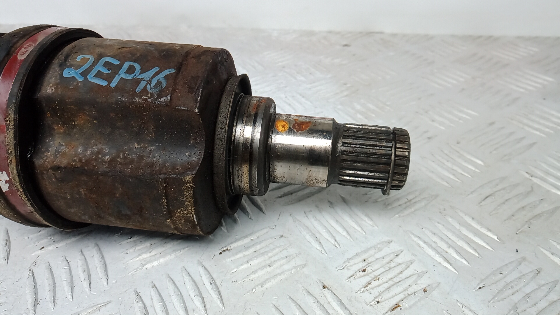 Полуось передняя левая