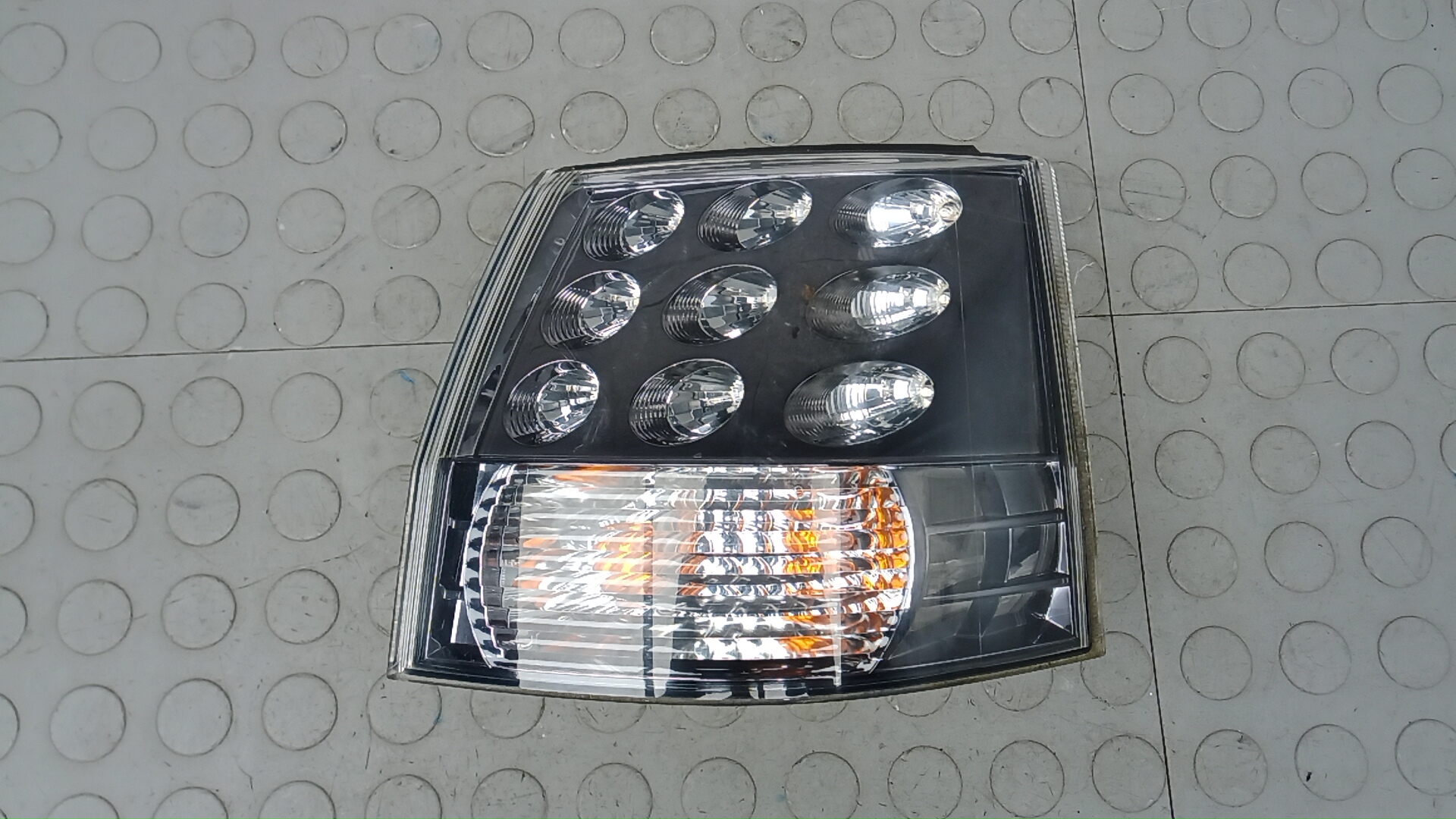 Фонарь задний правый