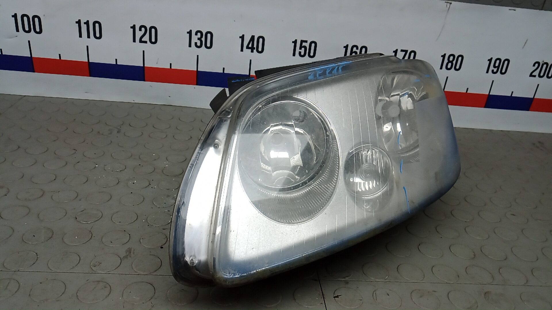 Фара левая